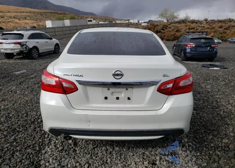 2017 Nissan Altima 2.5 z USA, uszkodzony, nr VIN 1N4AL3AP0HC176121